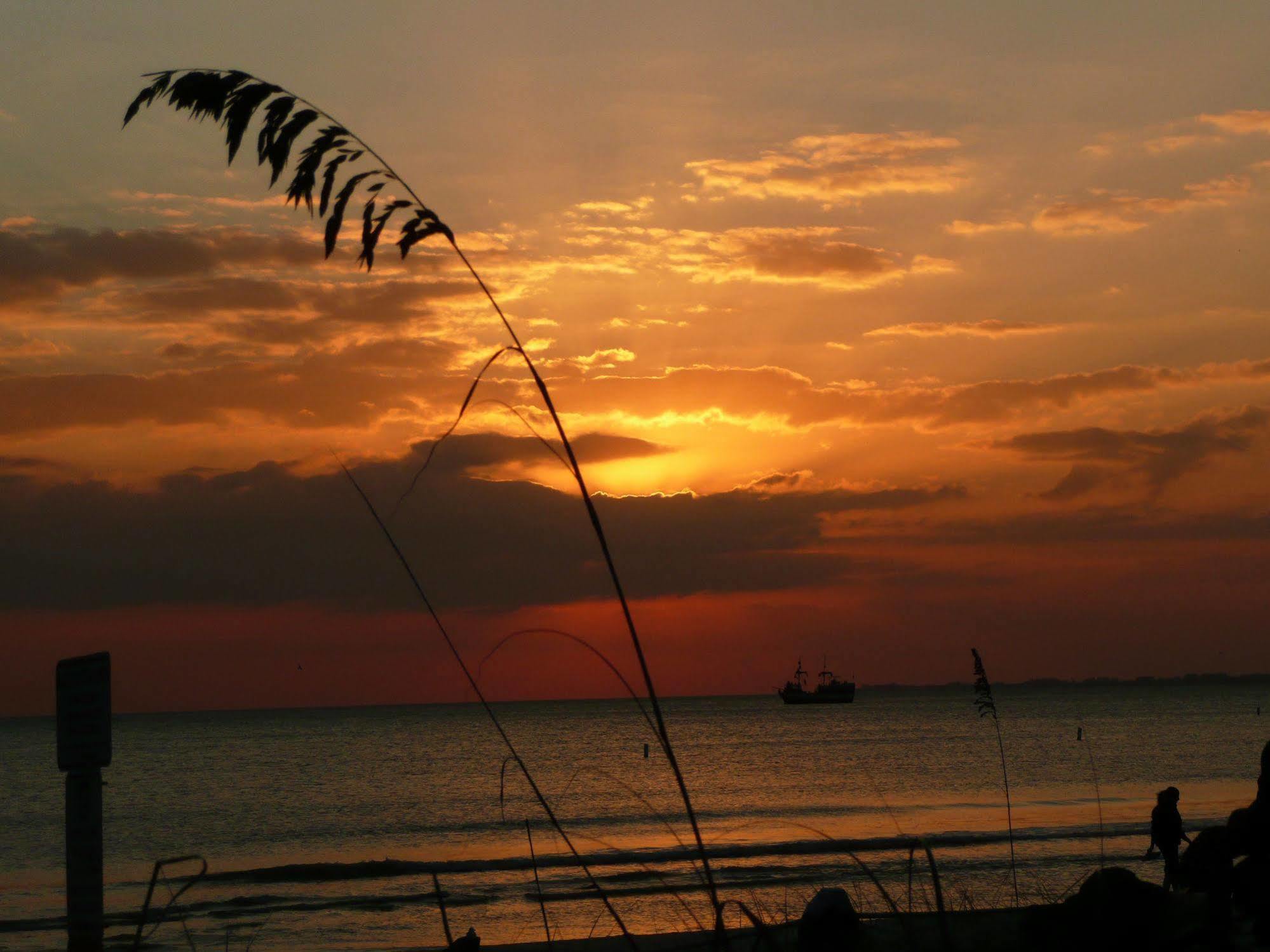Manatee Bay Inn Fort Myers Beach Esterno foto
